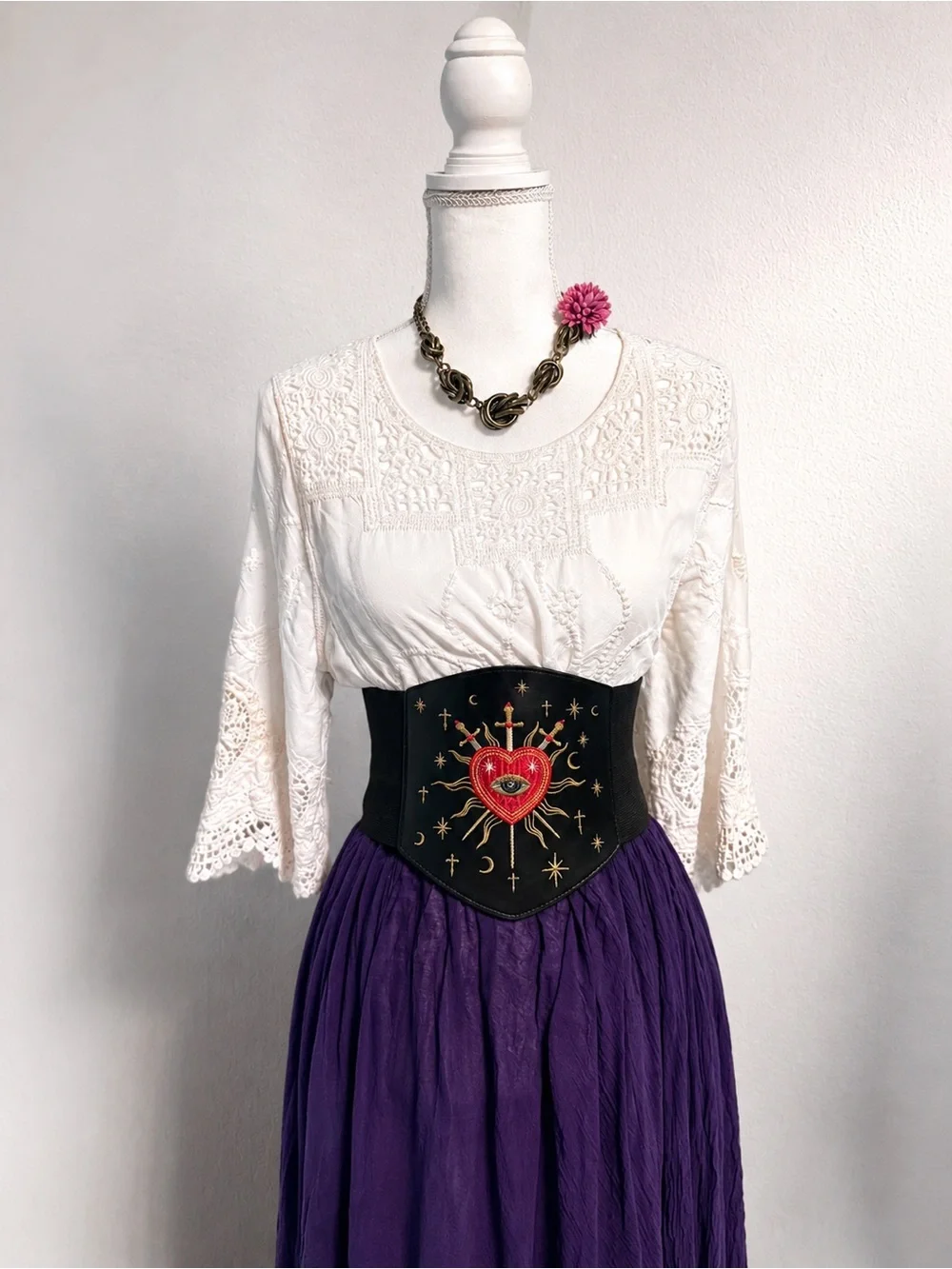 Embroidered Heart Medallion Wide Waist Belt Waist Cincher - Picture 2 of 3